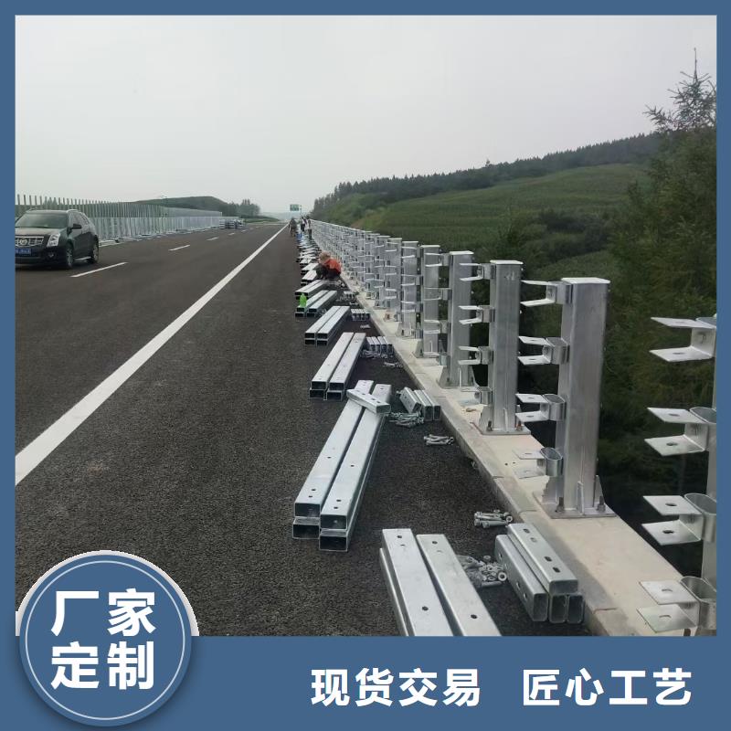 道路护栏,镀锌管景观护栏以质量求生存