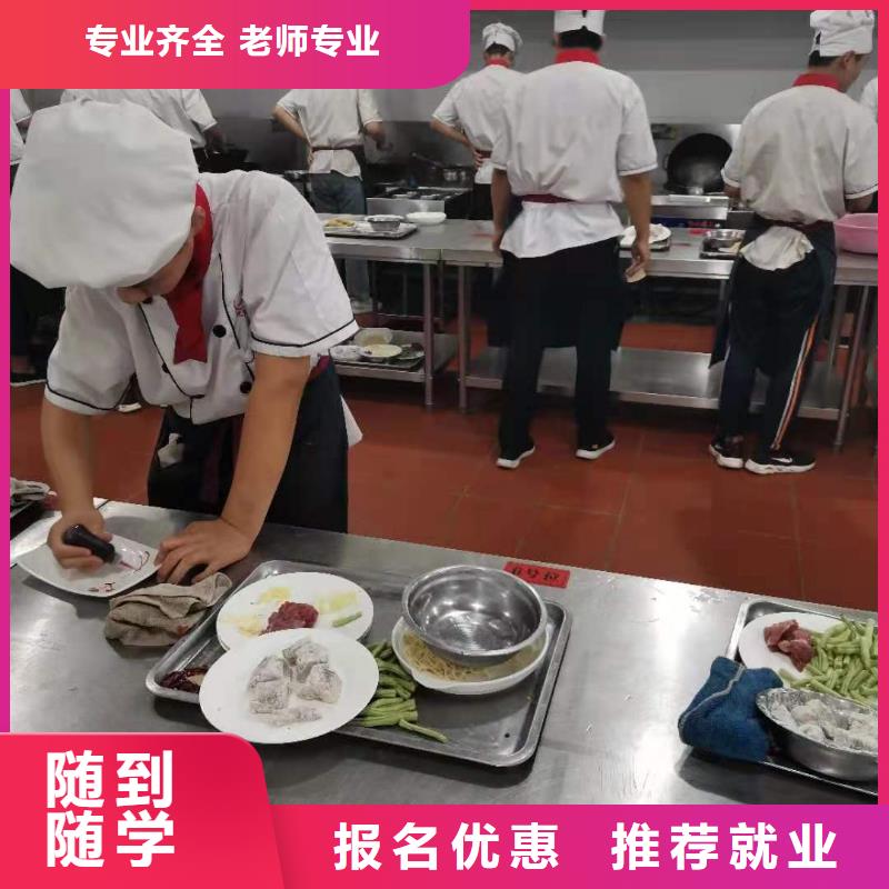 烹饪培训学校学挖掘机钩机学费多少钱保证学会