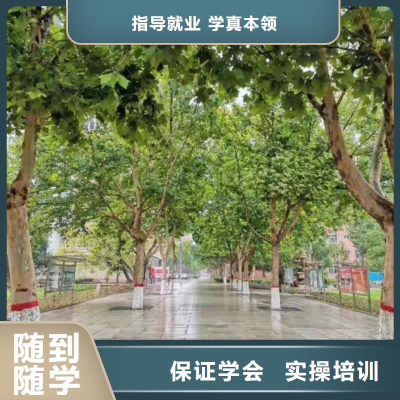 挖掘机技校,塔吊教学就业前景好