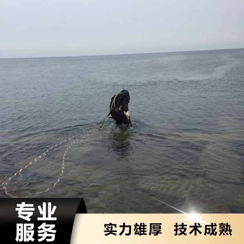 水下补漏公司<潜水员安装气囊>共绘精彩